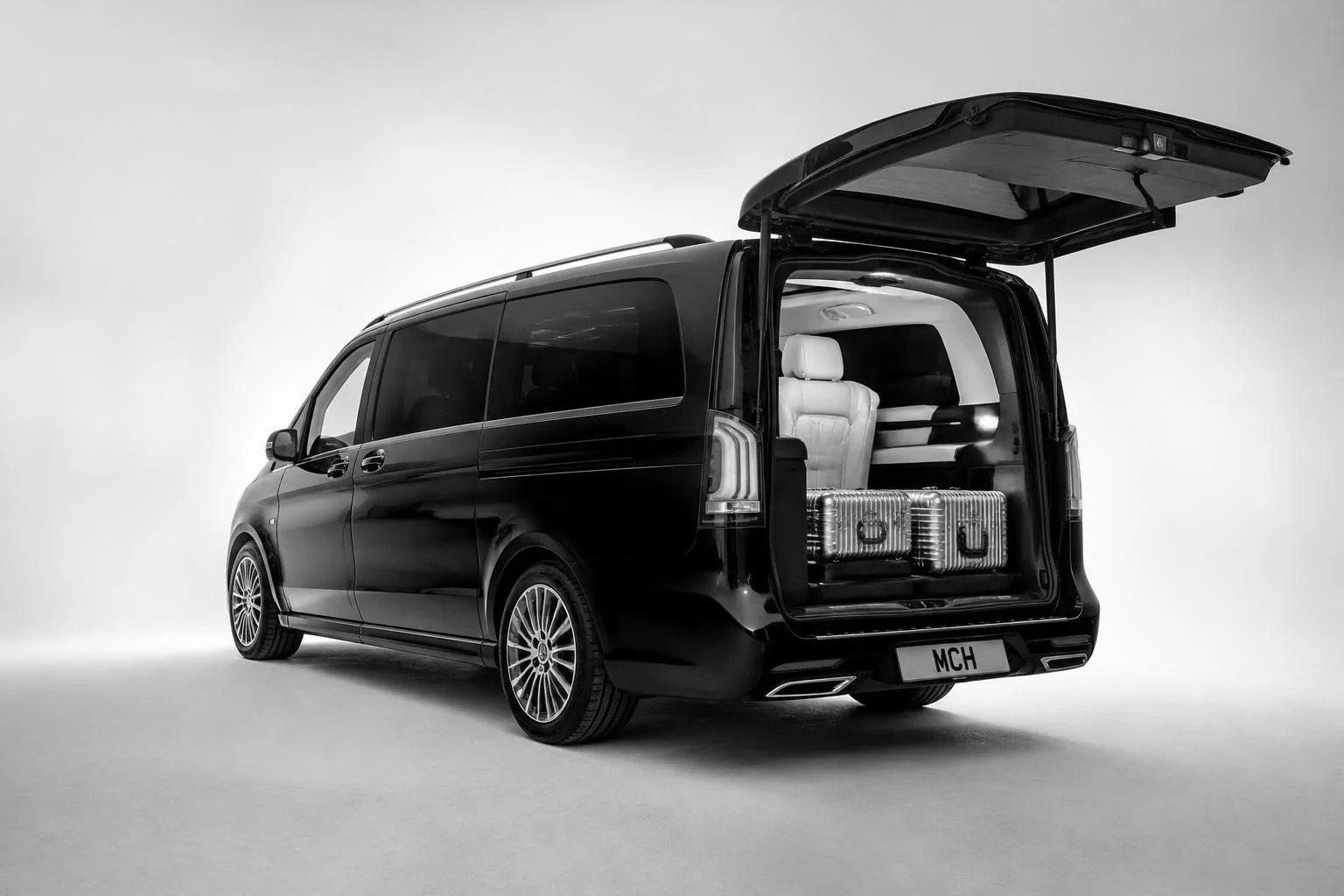 Customised Mercedes-Benz V-Class, luggage space