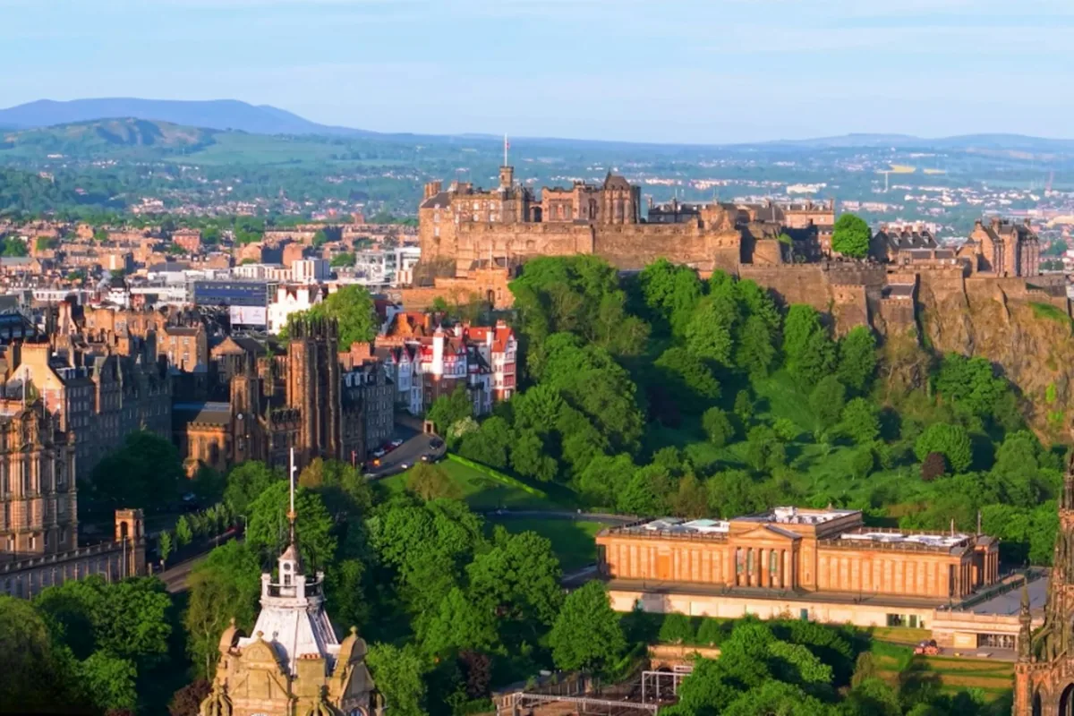 Edinburgh chauffeur tour: the skyline of the Scottish capital